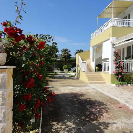 Apartments Ana Sreser Exterior photo