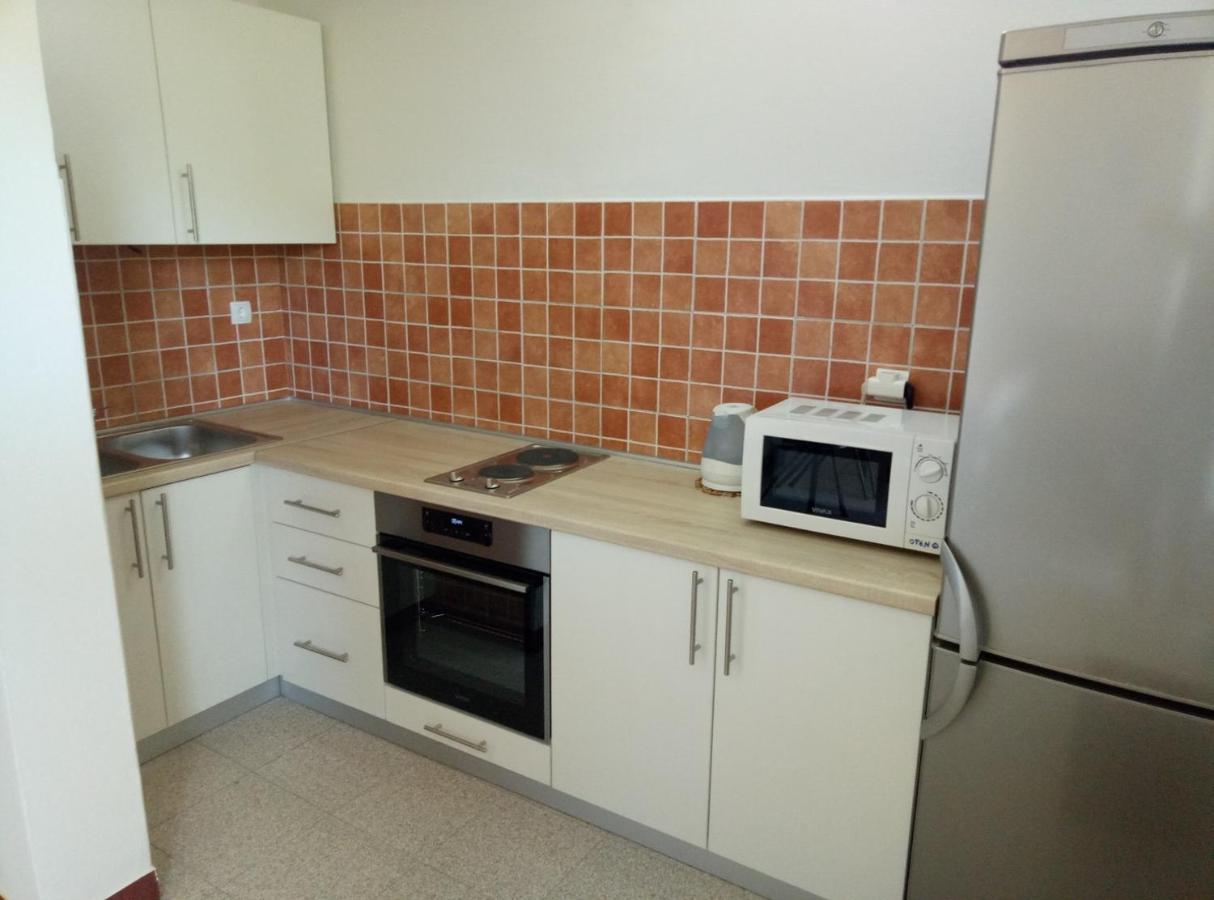Ana Apartment Sreser
