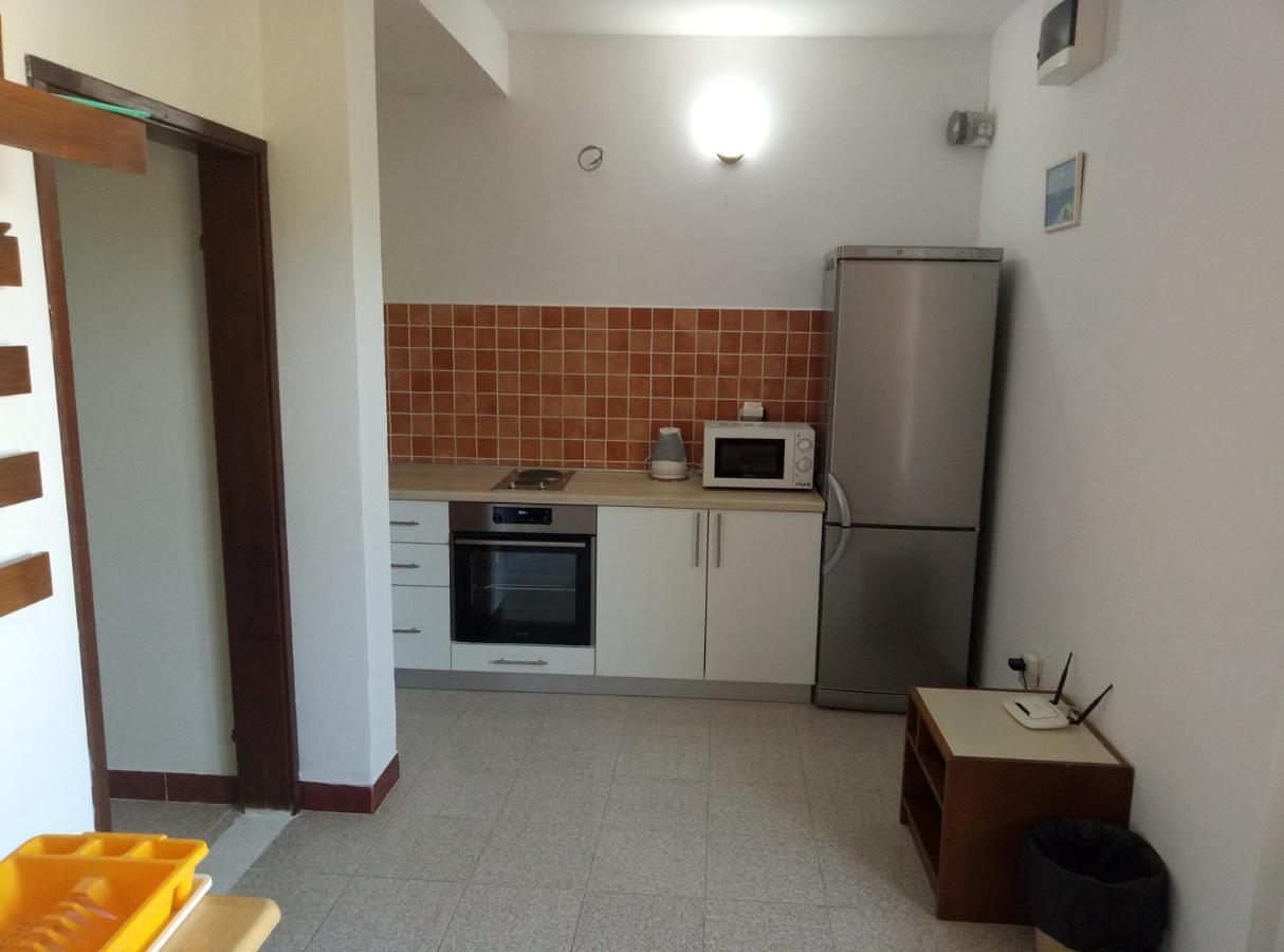 Ana Apartment Sreser