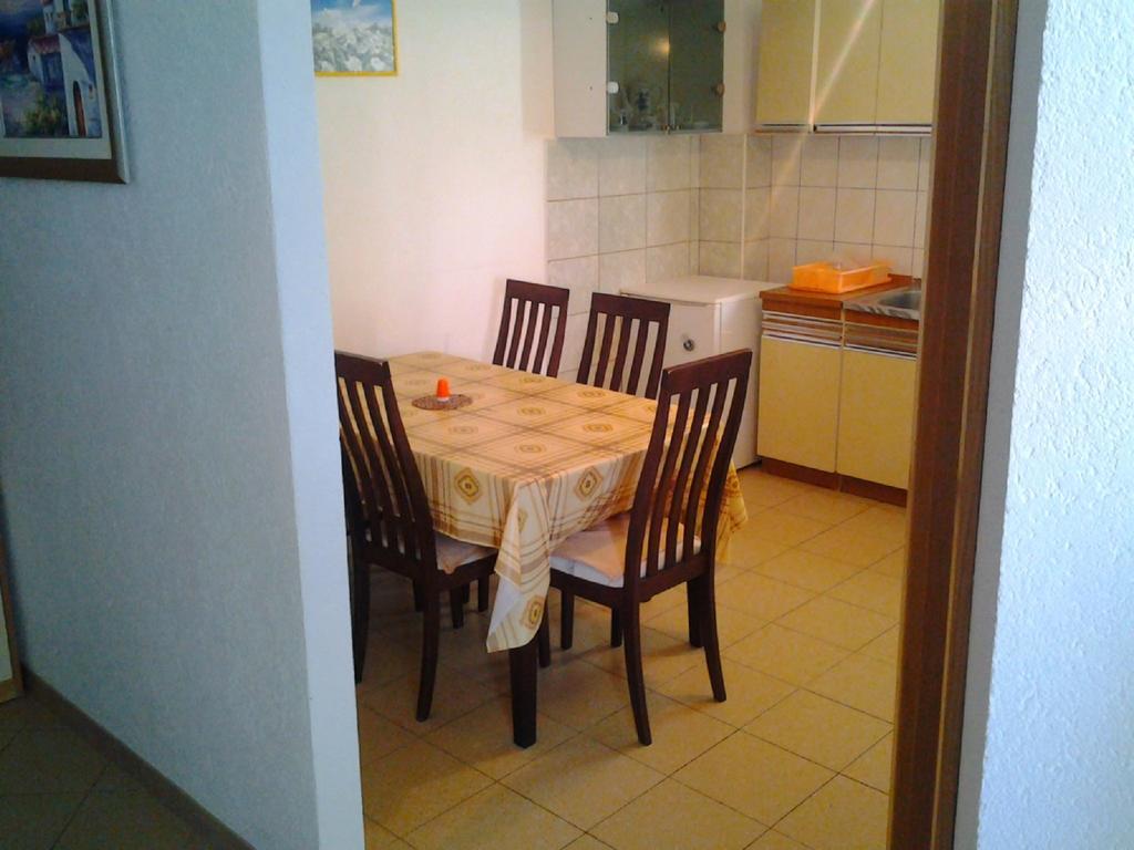 Ana Apartment Sreser
